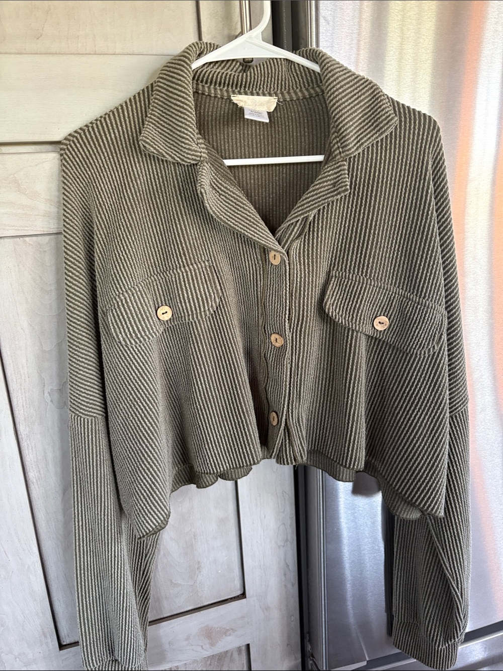 Cropped Ribbed Button-Up Shirt top in Olive size med